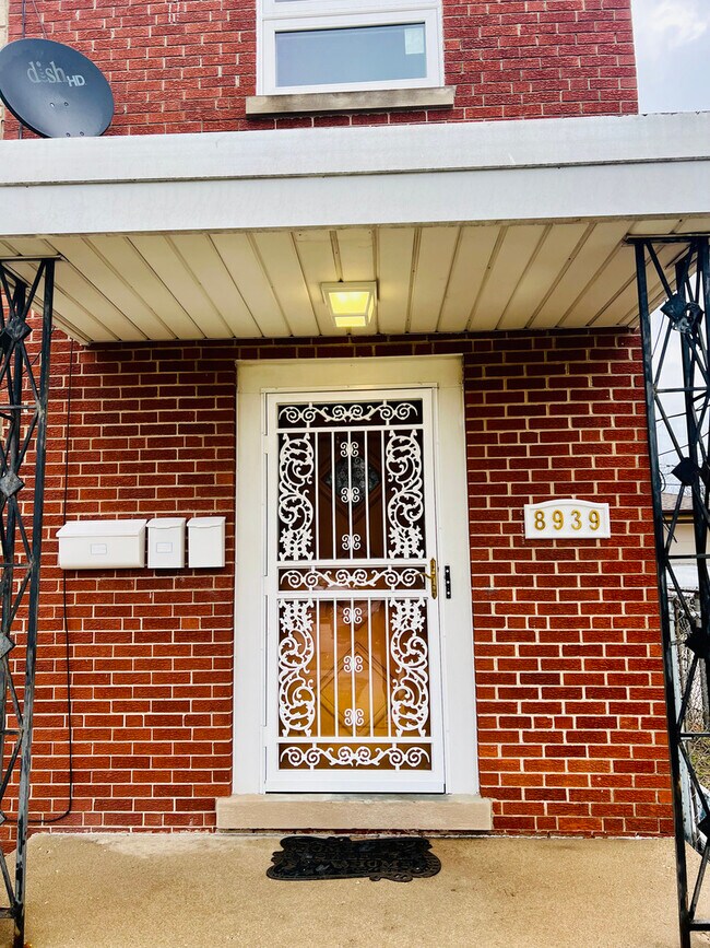 Building Photo - 8939 N Wisner St