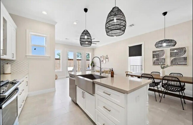 Building Photo - 3703b Bolin Rd