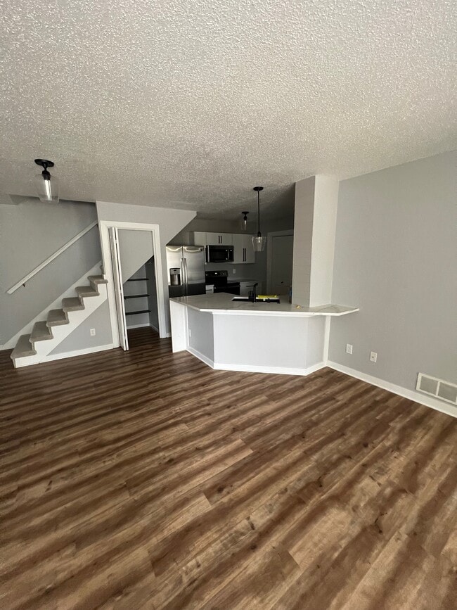 Building Photo - 811 Burr Oaks Dr