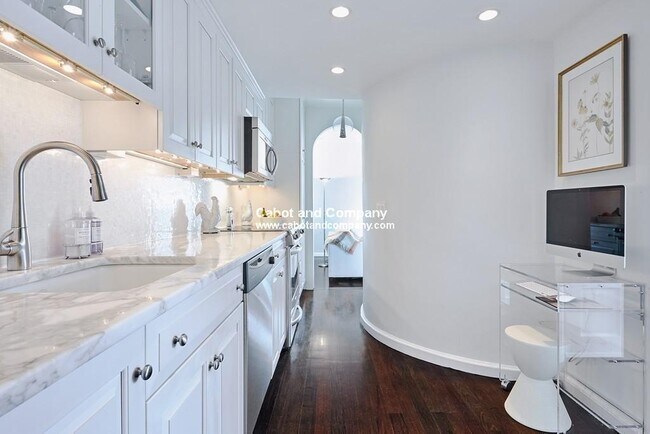 Foto del edificio - 124 Beacon St