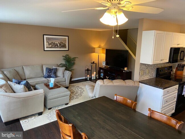 Building Photo - 1926 Deer Path Rd