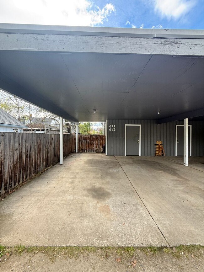 Foto del edificio - M611/613 W. 13th St