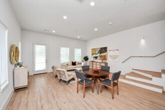 Building Photo - 1032 Glen Ln