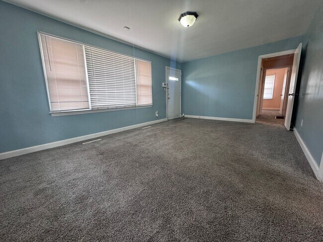 Building Photo - 302 Brookwood Ave