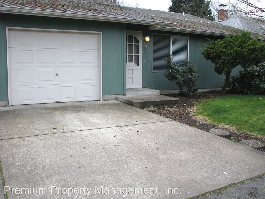 Primary Photo - 596-598 Ewald Ave SE
