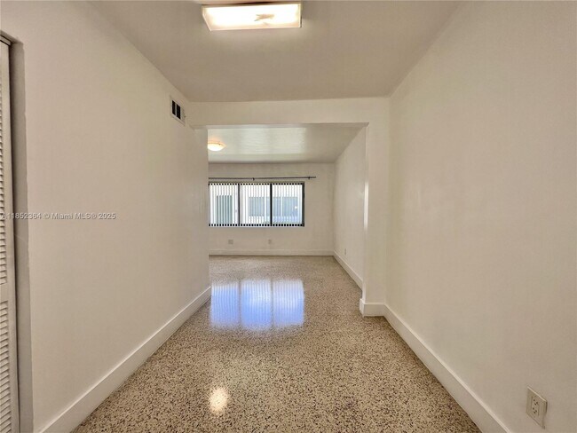 Foto del edificio - 877 80th St