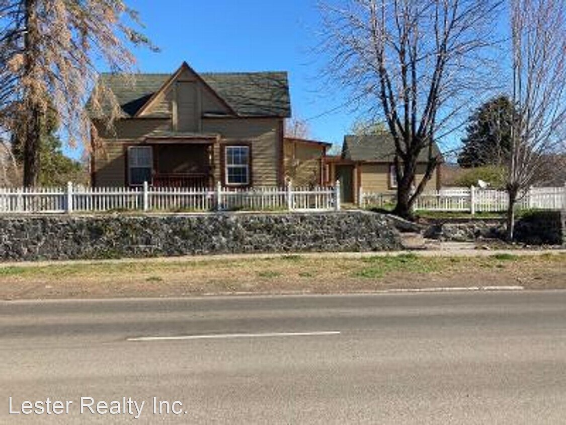 3 br, 1 bath House 1003 Upham St. House for Rent in Klamath Falls