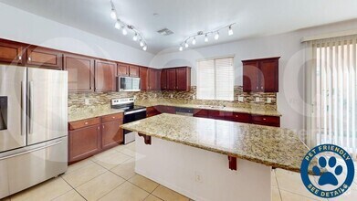 Building Photo - 9218 W Meadow Dr