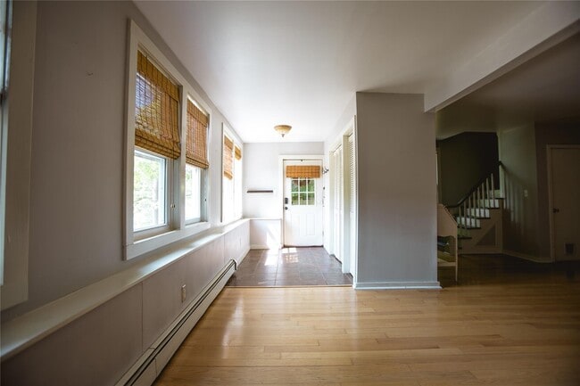 Building Photo - 582 Lakes Rd