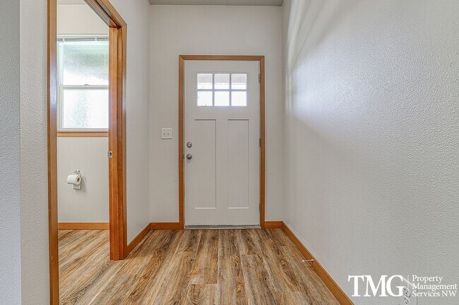 Foto del edificio - Beautiful 2 Bedroom Duplex in Great Washou...
