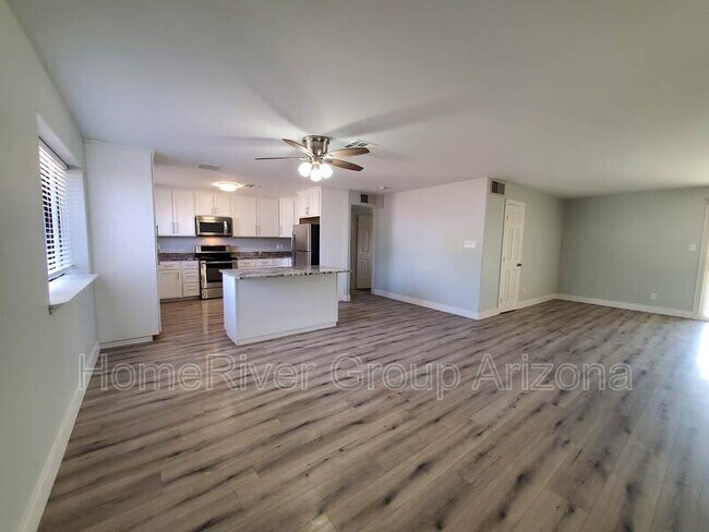 Foto del edificio - 4023 N 80th Dr