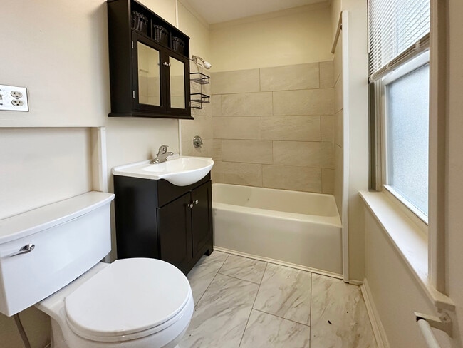 Foto del edificio - 143 Arlington St