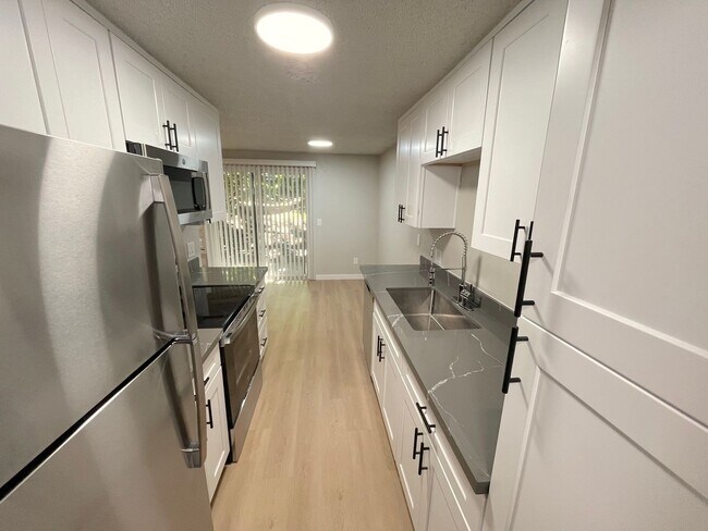 Foto del edificio - Ground Floor Two-Bedroom/One-Bathroom Cond...