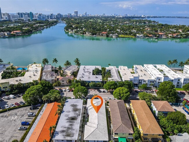 Foto del edificio - 945 Bay Dr