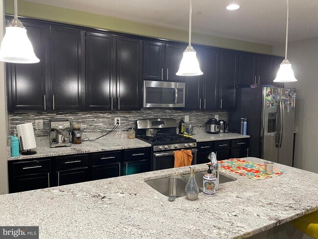 Building Photo - 7879 River Rock Way