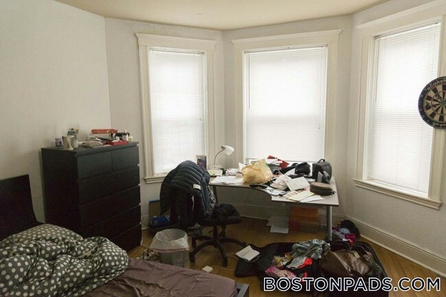 Building Photo - 137 Park Dr