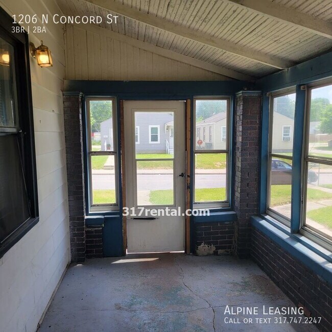 Foto del edificio - Near Westside 3BR/2BA House w/Garage!
