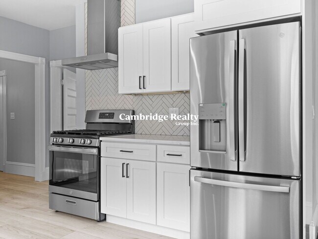 Building Photo - 37 Hancock St