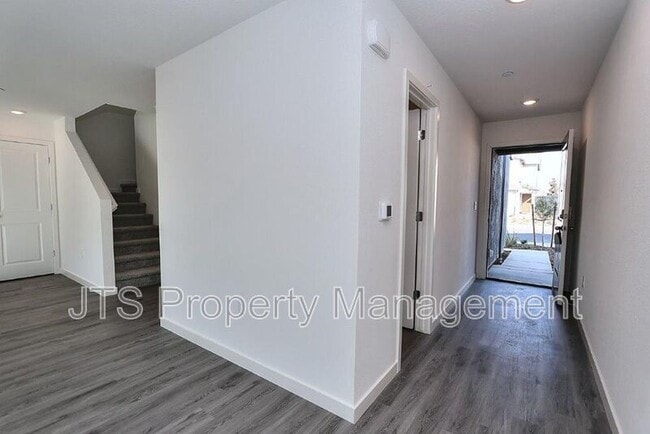 Foto del edificio - 2104 Shady Tree Cir