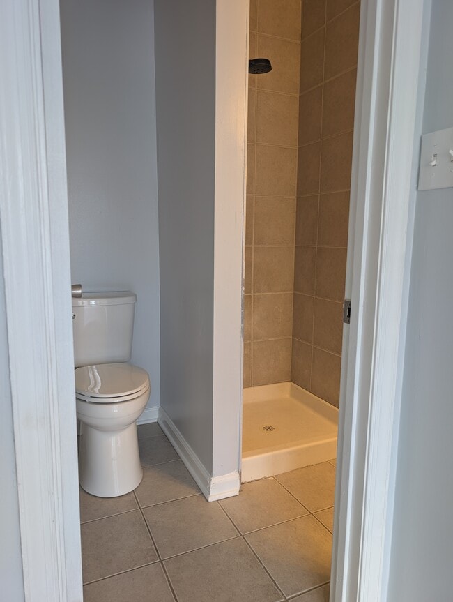 Master Bathroom - 1109 Holmespun Dr