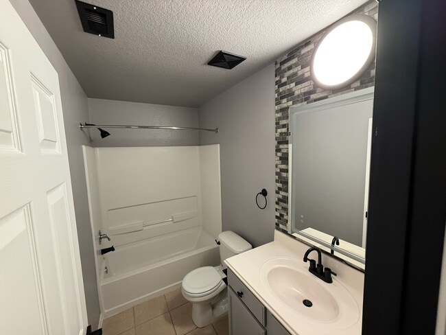 Foto del edificio - 16135 Green Plume Ln