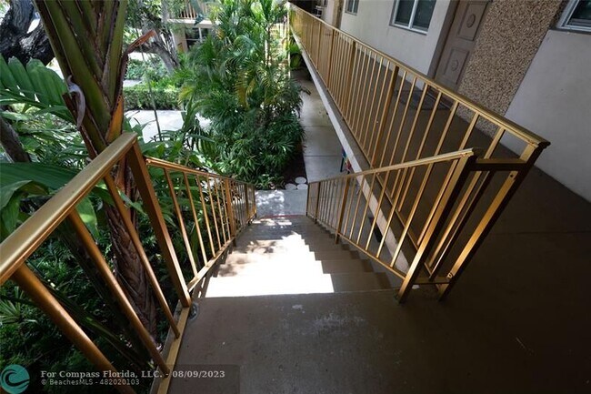 Foto del edificio - 30 S J St