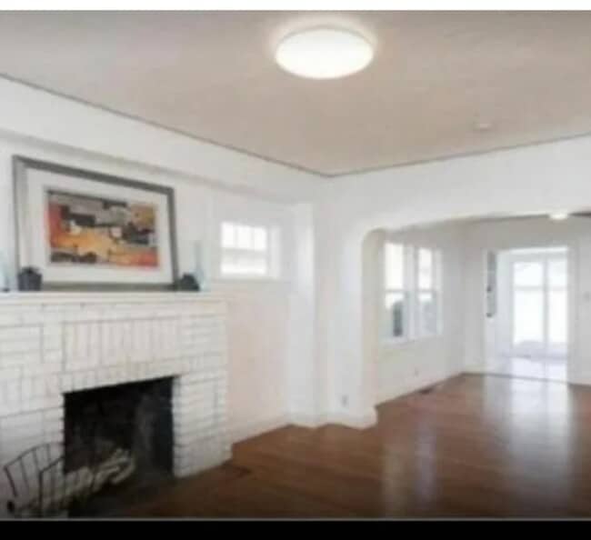 Building Photo - 5835 Broadway