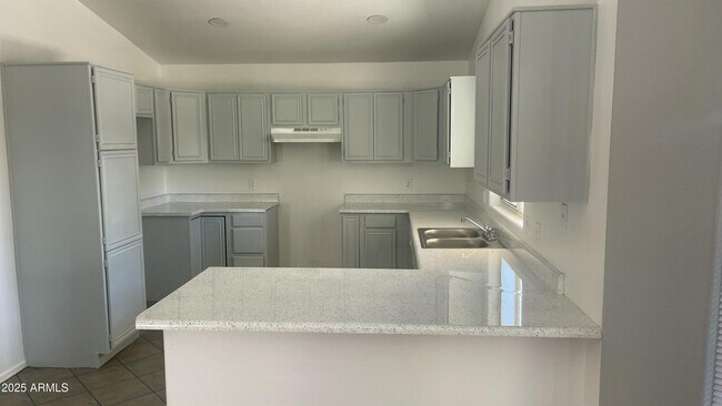 Building Photo - 7705 W Solano Dr
