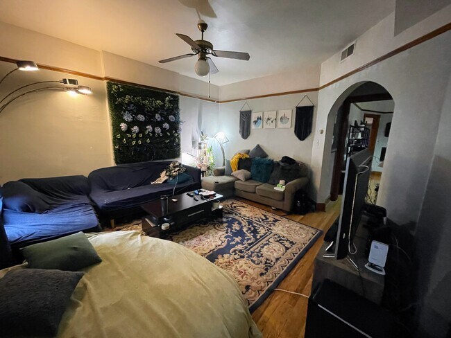 Foto del edificio - 827 W Aldine Ave