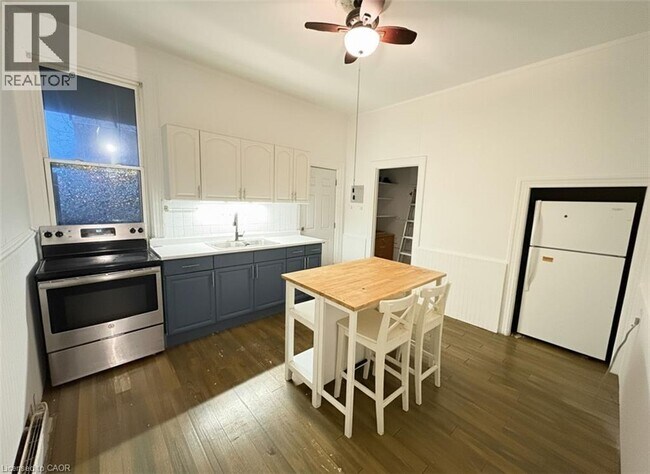 Photo du bâtiment - 81 Grant Ave