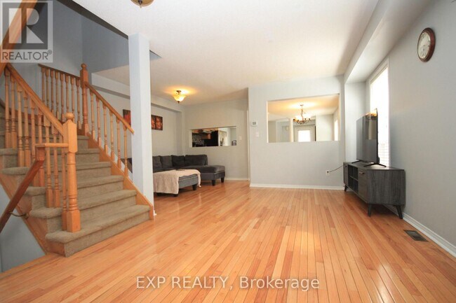 Photo du bâtiment - 1318 Mowat Ln