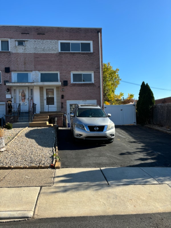 Building Photo - 2129 Ravenwood Dr