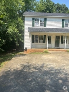 Building Photo - 729 Treasure Dr SW