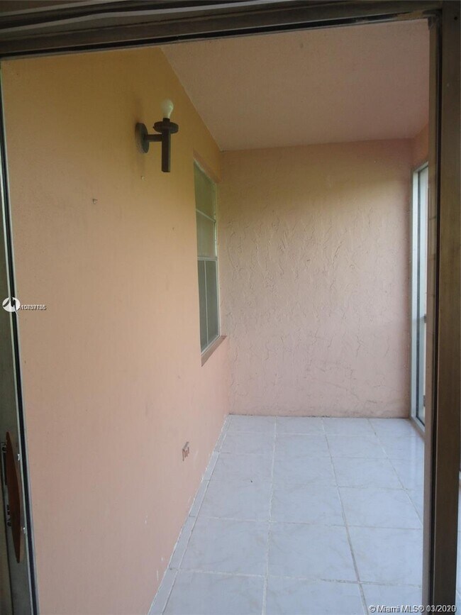 Building Photo - 1900 W 68th St