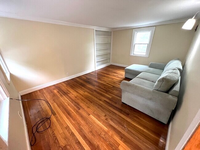 Foto del edificio - 107 Springfield St