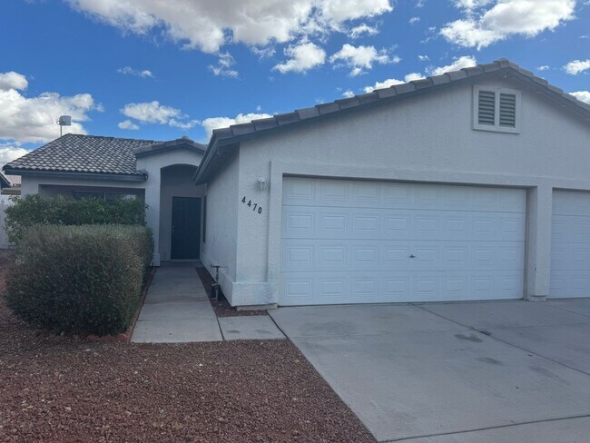 Foto del edificio - 3BR 2Ba Mohave Vistas with 3 Car-Boat Deep Garage, fenced yard