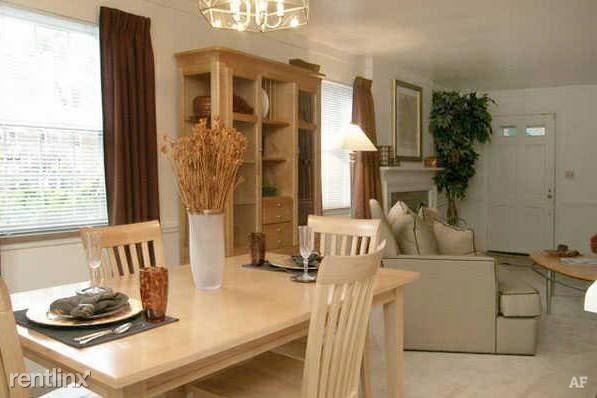 Foto del edificio - 2 br, 1 bath Townhome - 3331 E. Broad St
