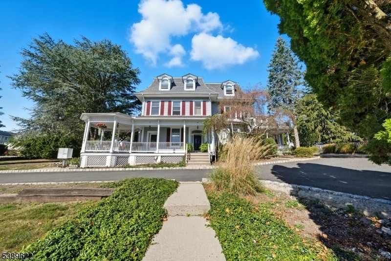 Primary Photo - 410 Cornelia St