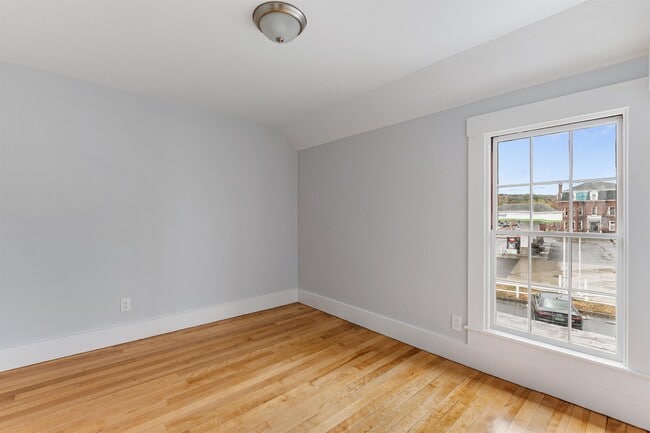 Building Photo - 109 Pleasant St