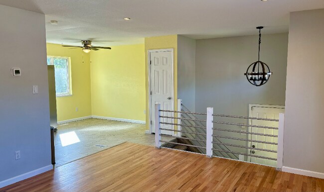 Foto del edificio - 4037 Valley Dr