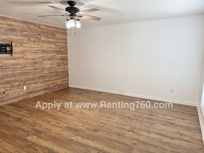 Foto del edificio - 3 Bed 2 Bath Home Near Military Base!