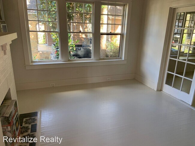 Building Photo - 3 br, 1 bath House - 765 Marine St