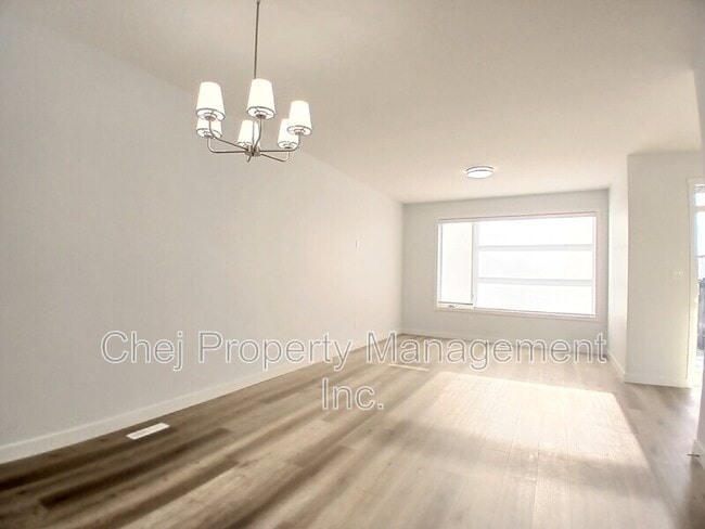 Building Photo - 5118 Kinney Wy SW