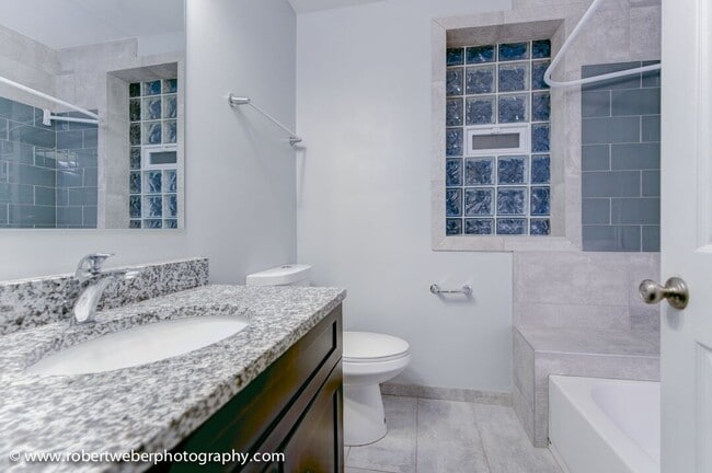 Foto del edificio - Gorgeous 2 Bed 1 Bath in the Edgewater area
