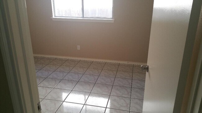 Foto del edificio - 8006 Falcon Meadow Dr