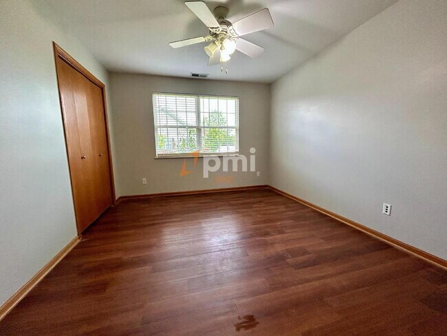 Foto del edificio - 396 Golden Oak Ct