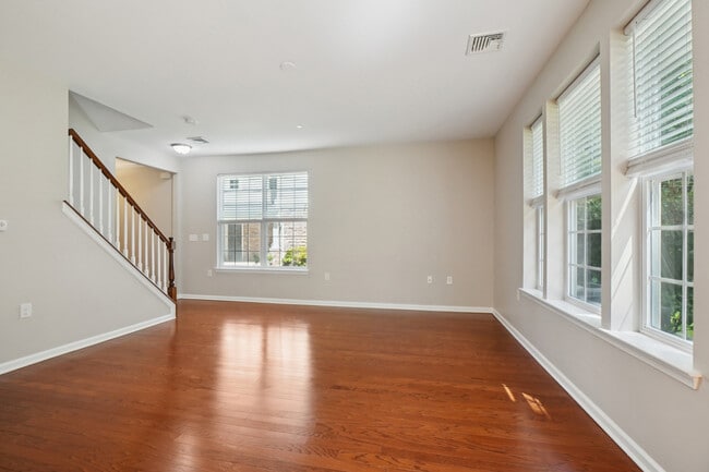 Living Room - 401 Waterview Ct