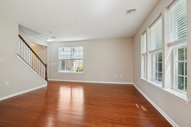 Sala de estar - 401 Waterview Ct