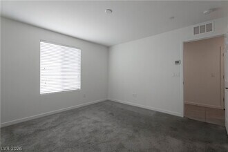 Building Photo - 902 Bronzite St