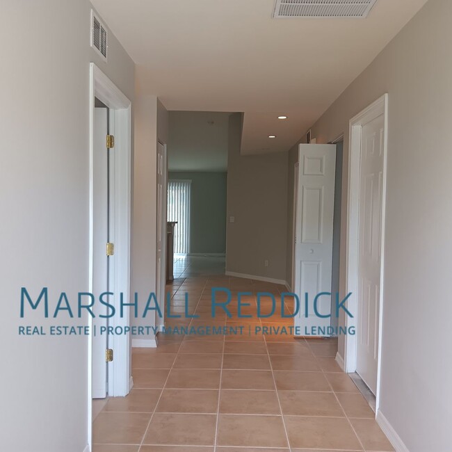 Foto del edificio - 870-872 Apartment St